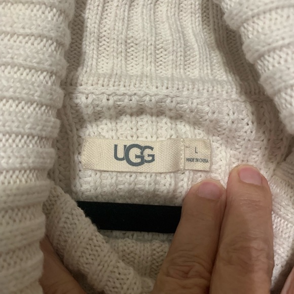 UGG Raelynn Sweater, size L - Picture 5 of 5